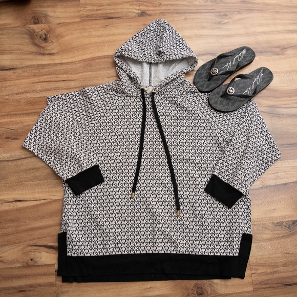 Michael Kors Hoodie Womens XL Black White Allover Print + MK Flip Flops Sz 8 Set - Picture 1 of 4